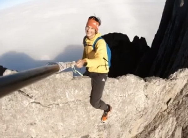スイスの山に登りめまいがしそうな自撮りをしてきました！　見るだけで気が遠くなりそうｗ（2つのビデオ）