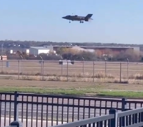 F-35が垂直着陸していて奇妙なクラッシュをした恐ろしい瞬間！