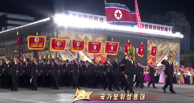 北朝鮮の軍事パレードに参加する「国家保安隊」が映画のマトリックスみたいだと話題に！ｗ（3枚の画像とビデオ）