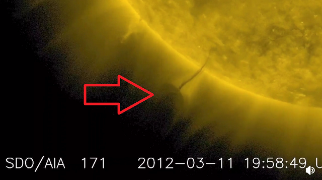 NASAが公開した映像に太陽から何かを吸い上げている巨大な球体があるけど、あれは何？