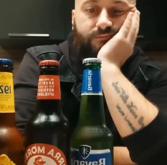 ビール瓶の「栓抜き」が無いときはこうすればいい！　また髪の毛の話している…