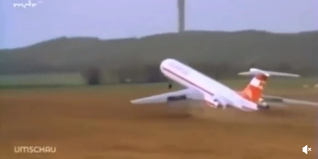 1989年にドイツで旅客機を野原に着陸させた鋼の神経のパイロットがいた！