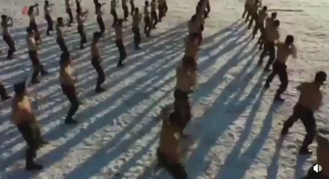 北朝鮮は兵士が冬にどのような訓練をしているかビデオを公開したようです！（2つの動画）