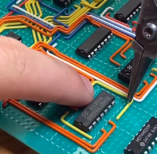 「電子工作」もここまですると楽しいだけじゃなくカッコいい！（２つのビデオ）
