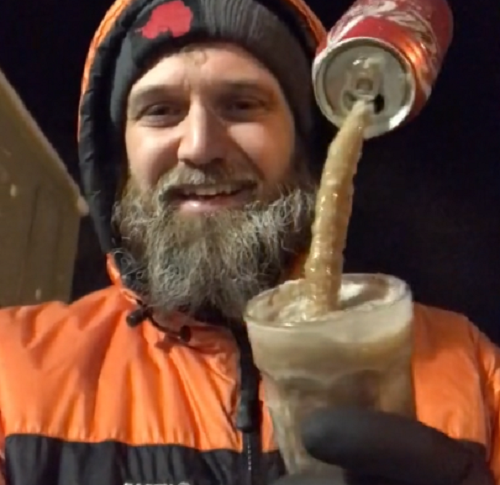 南極で「コカ・コーラ」を飲むのは不可能なのがよく分かる実験結果がこれ！ｗ