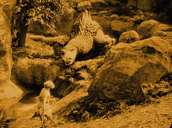 「ドラゴン」が初めて映画に登場した作品は1924年のドイツのサイレント映画のこれだそうです！