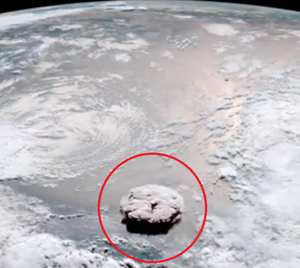 宇宙から見た最大の「火山噴火」が凄いことになっていた！ｗ