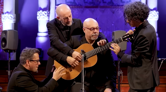 １本のギターを４人で「ビリージーン」を演奏する器用なギターカルテット！ｗ　
