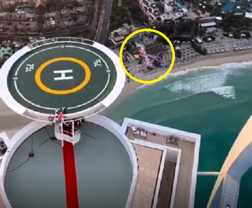 212メートルの高さで幅27メートルのヘリポートに飛行機を着陸させるスタントをやってみた結果！（2つの動画）
