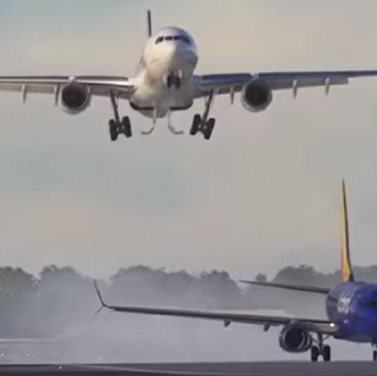 管制官のミスで着陸する航空機と離陸する航空機が衝突しそうになる恐ろしい時間！！
