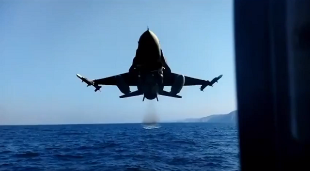 トルコ軍の F-16 によるローパスが低くて大迫力だった！