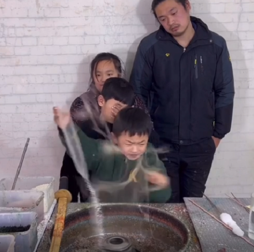 「わたあめ職人」が大人の技術力を子供に見せつけるだけの動画！ｗ