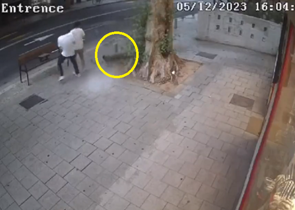 イスラエルの２人の若者がハマスのロケット弾に直撃される寸前だった恐ろしい瞬間！