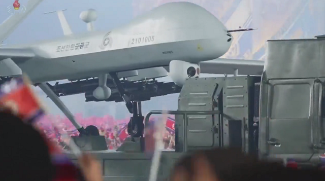 北朝鮮が「攻撃型ドローン」をパレードで披露している様子がこれ！