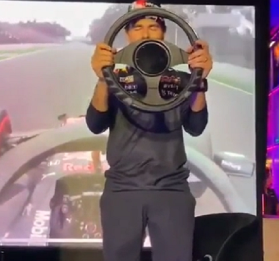 「F1ドライバー」はミリ単位でコースを記憶していて目をつむったままでも走れるようです！