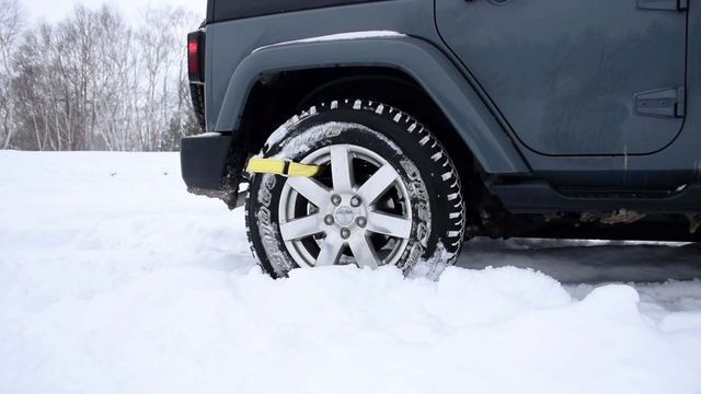雪または砂や泥でスタックした場合 一人で脱出できるtrac Grabberという便利なアイテム 夜ふかしのすすめ