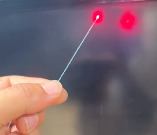 「光ファイバー」を正確に切って繋げる機械と作業が面白い！