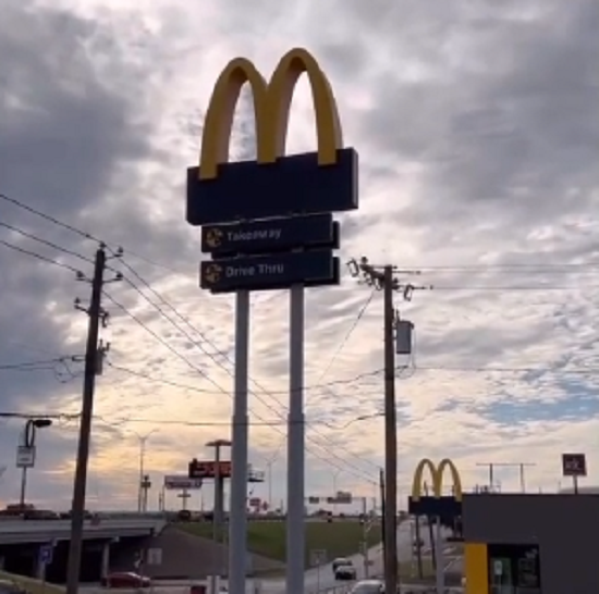 人間の従業員が一人もいない「マクドナルド」店舗ができたようです！