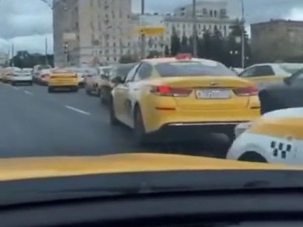 ロシアで最大のタクシー会社がハッキングされモスクワ市内が酷い渋滞になり大混乱していた！ｗ