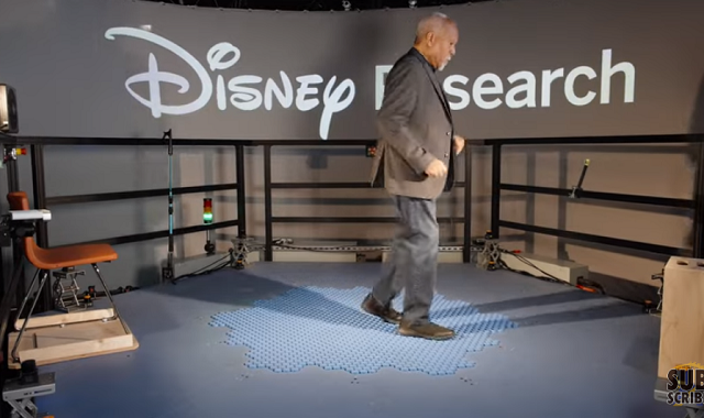 ディズニーがVRで安全に走ったりを可能にするホロタイルフロアを開発したようです！