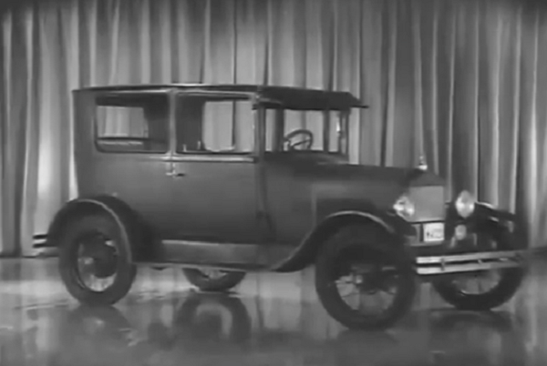 1935年型フォード車モデル Aが悪路でドリフトしたり走破性をアピールした宣伝映像がこれ！