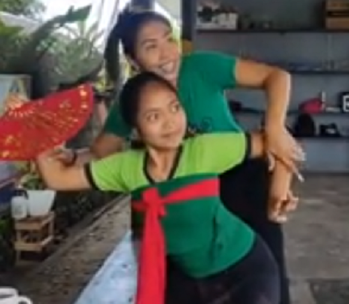この踊りを習う生徒と先生の絆が凄い！ｗ　ここまで指導するんだね