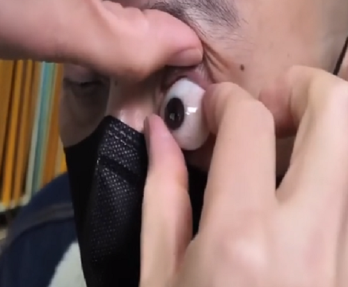 「義眼」の作り方と目に入れられるまでの工程を見てみよう！　こんな風に作られてるのね