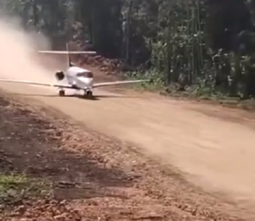 グアテマラのでこぼこしたジャングルの滑走路から離陸する小型ジェット機が凄い！ｗ（2つの動画）
