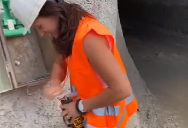 誰かが爆破現場に嫁さんを連れてきて爆破スイッチを押させた ｗ 夜ふかしのすすめ