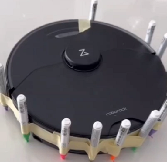 お掃除ロボットにマジックを取り付け起動させたらどんなアートになるかやってみた結果…！ｗ