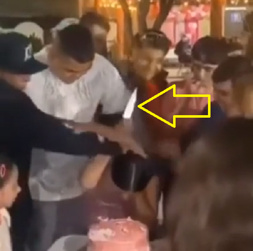 ケーキに顔を突っ込ませるイタズラで死ぬかと思うはめになった男！ｗ