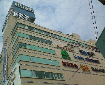 様変わりした西武八尾店 まささんの灰色日記