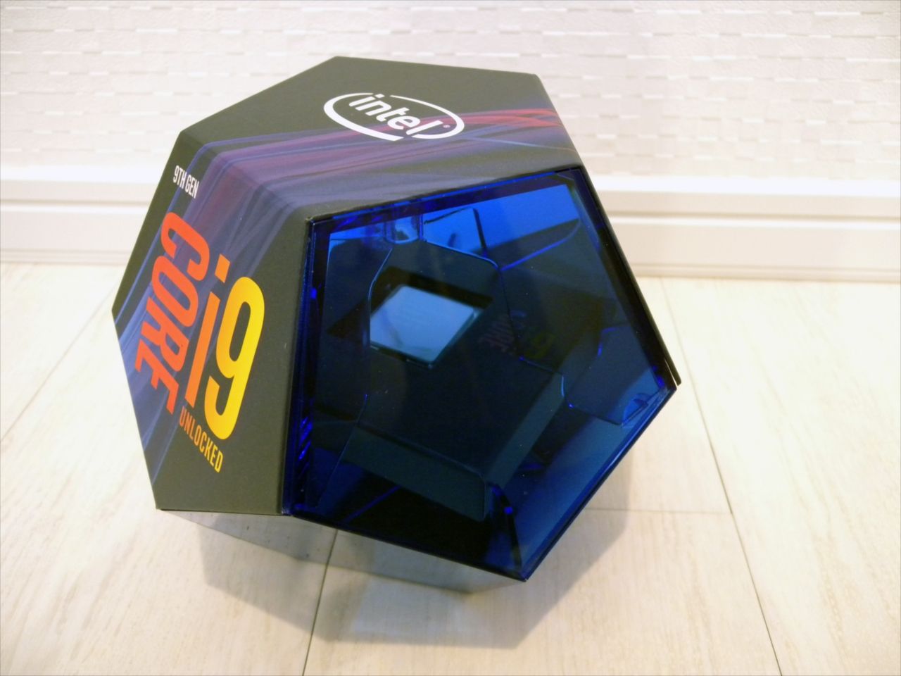 intel CORE i9-9900K CPUケース(エムエスアイコンピューター intel CORE i9-9900K CPUケース(エムエスアイコンピューター