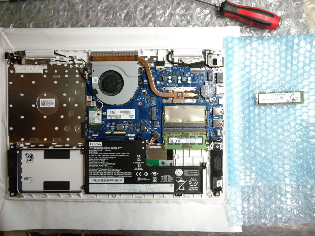 NEC Lavie PC-N1565AAW の分解、SSD交換 : パソコンホーム