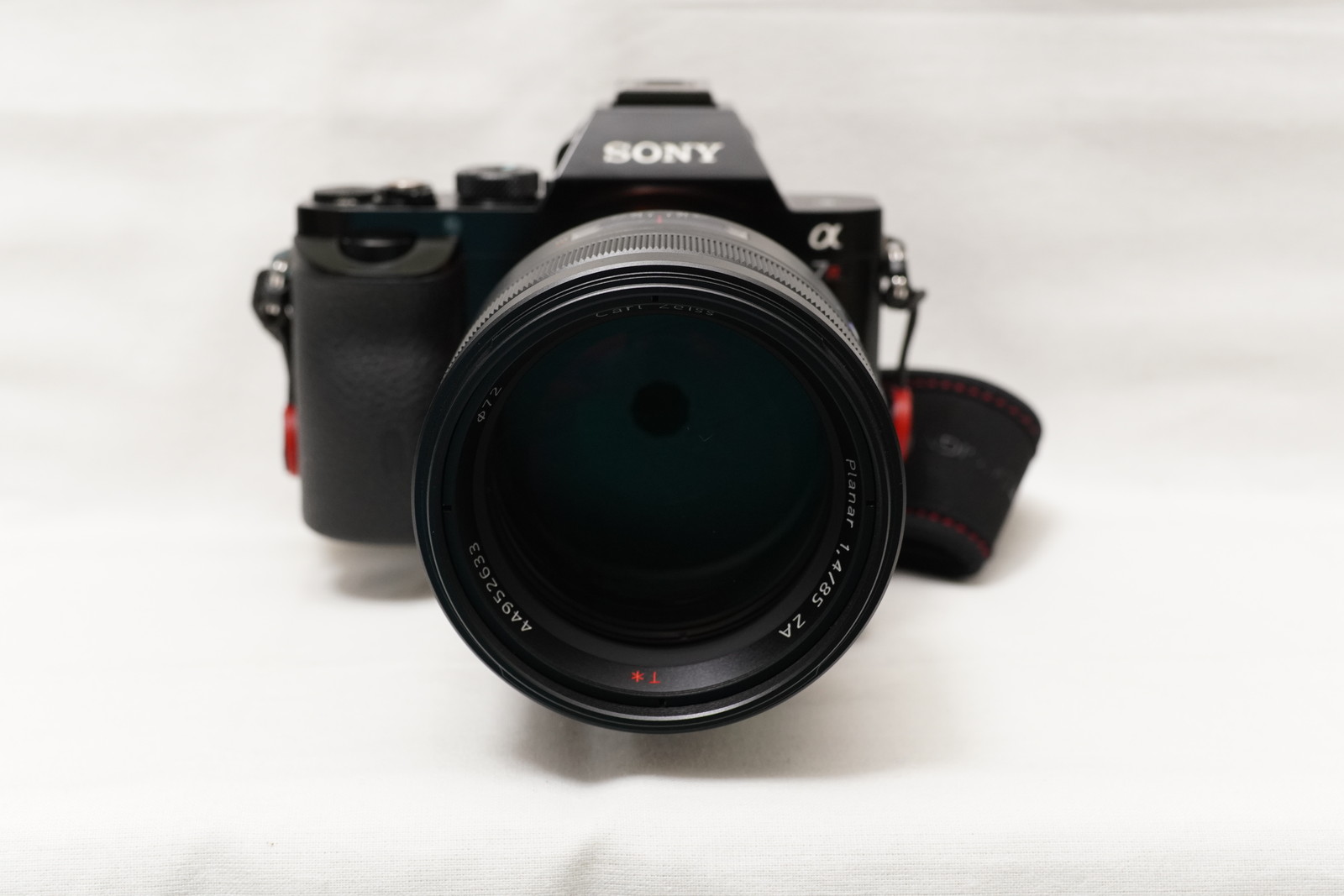 SONY一眼カメラ‘’α”用レンズ　Planer T* 85mm F1.4 ZA Planar T＊ 85mm F1.4 ZA 特長 | デジタル一眼カメラα（アルファ