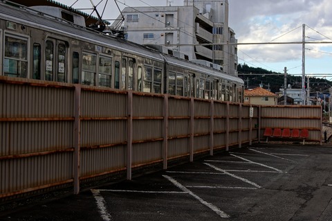 勇気か愚かさか?この写真を撮った人はライオンの餌になりそうになった