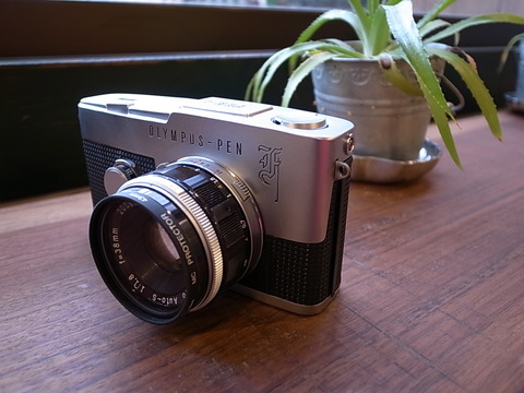 R7067045