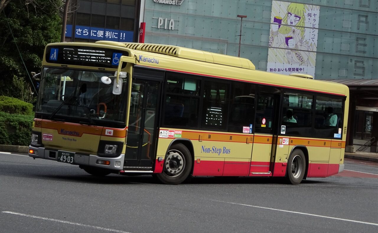 神奈川中央交通　スヌーピーバスA•B2台セット 神奈川中央交通 な26(横浜200か4903) : 三度のメシよりバスが好きな人