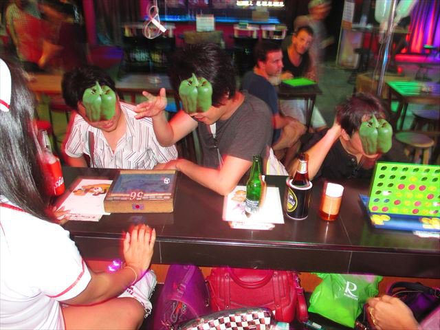 プーケットパトンビーチのバングラロード夜遊び繁華街でツアーで盛り上がり プーケットタウン パトンビーチ 夜遊びｖｉｐナイト 裏コヨーテ情報