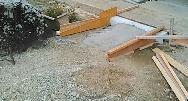 玄関先の段差解消工事 480kgのコンクリートを手練り 物 の ちから