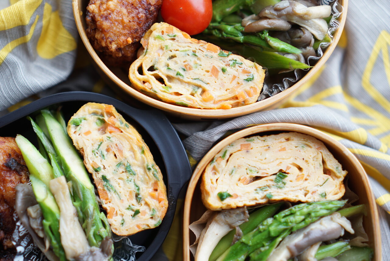 ニラ入り韓国風卵焼き入り 唐揚げ弁当 昨晩は初さんま お弁当レストラン わっぱ弁当修行ブログ