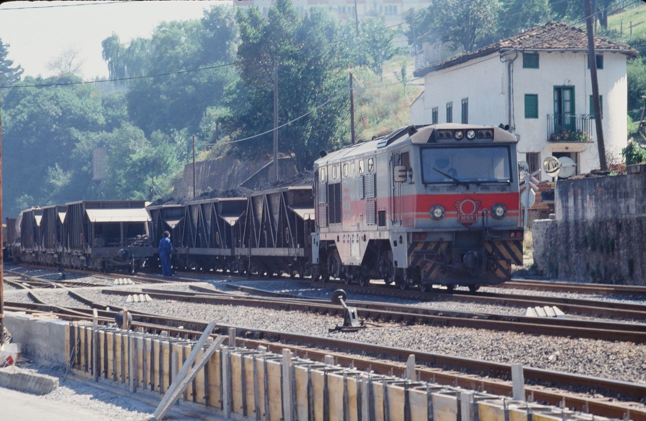 スペイン 狭軌道鉄道 feve 自転車は