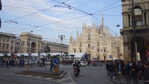 Duomoガレリアをトリノ通から遠望201803