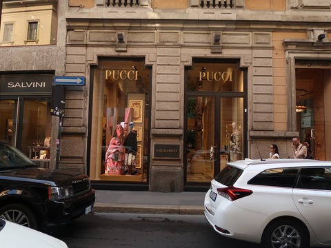 女性モード中心Pucci201809Mナポ