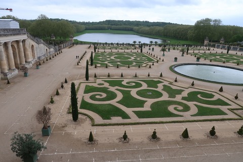 Versailles202B遠くにスイス人の池