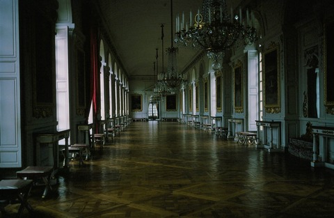 VersaillesGrandTrianon310北のコテル回廊198403