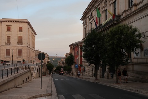 201809ラグーザSPコルソイタリア夕暮れ急坂