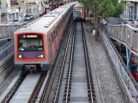 アテネMTモナスティラキ駅と電車201509 (2)