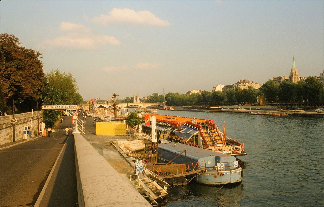 パリのセーヌ川クルーズ１ バトームーシュ やまぶきシニアトラベラー