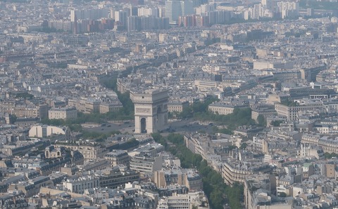 エッフェル塔から凱旋門遠望201905